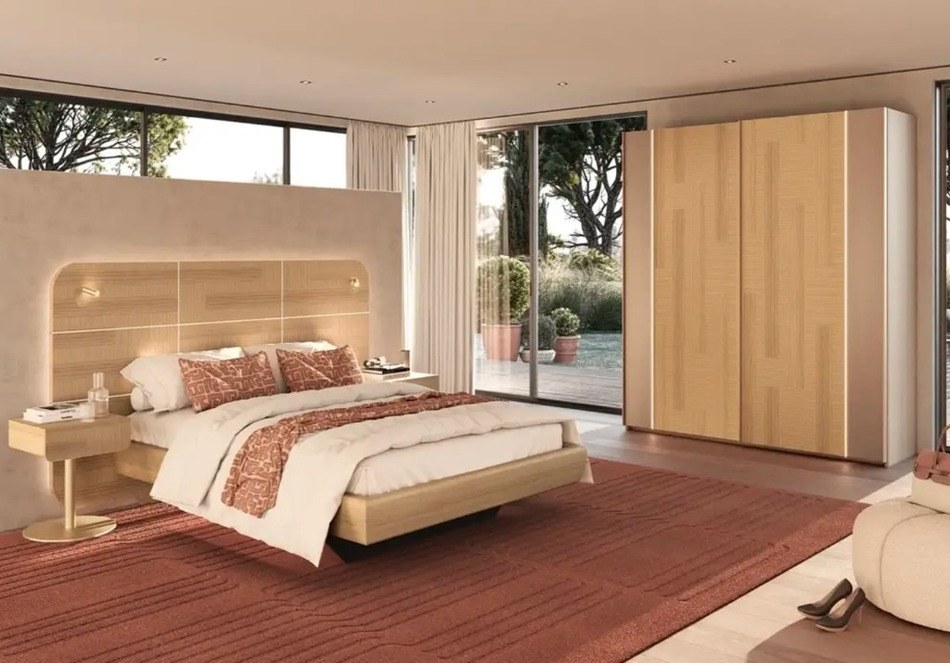 Lit et armoire en bois clair - chambre Catherine Rose à Ouistreham